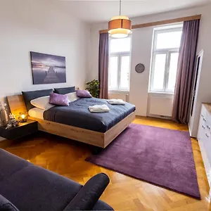Apartment Sunshine Deluxe With Porch Near Schönbrunn Palace&westbahnhof, Wien