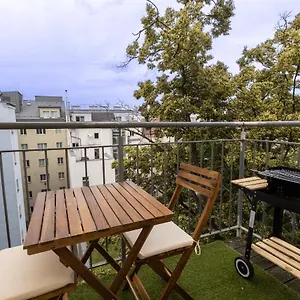 Apartment Sunshine Deluxe With Porch Near Schönbrunn Palace&westbahnhof, Wien